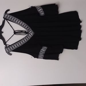 G Collection blouse for women size L excellent condition open the should embroid